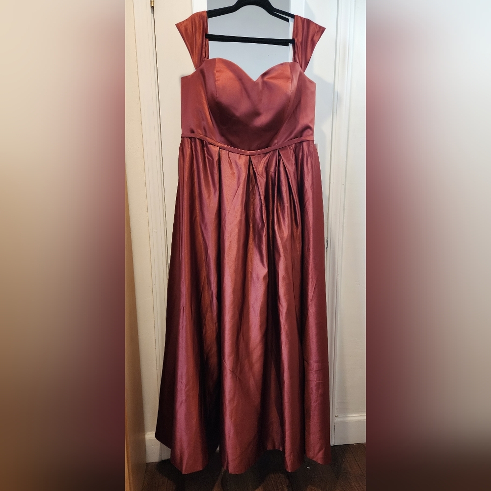 Lavetir Elegant Rust Colored Satin Dress